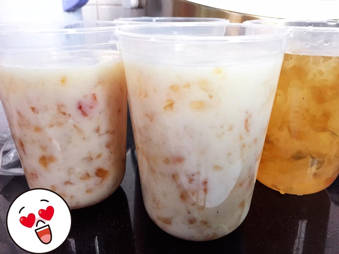 银耳桃胶皂角米牛奶炖花胶