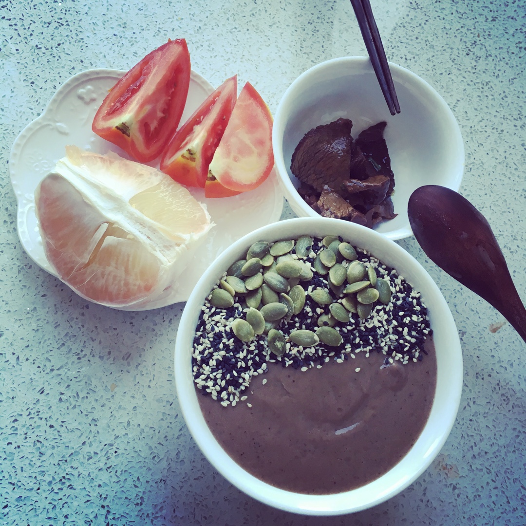 不急不躁吃早餐