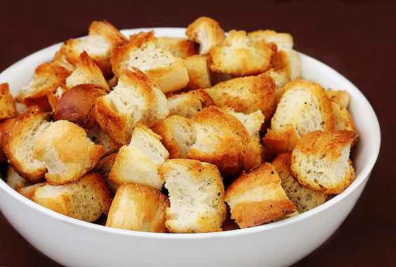 简易“烤”碎面包块（crouton）