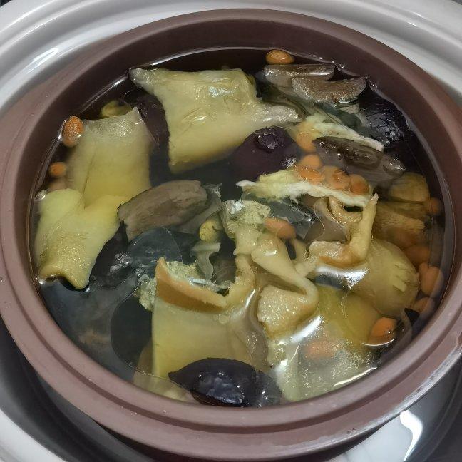 花胶炖乌鸡