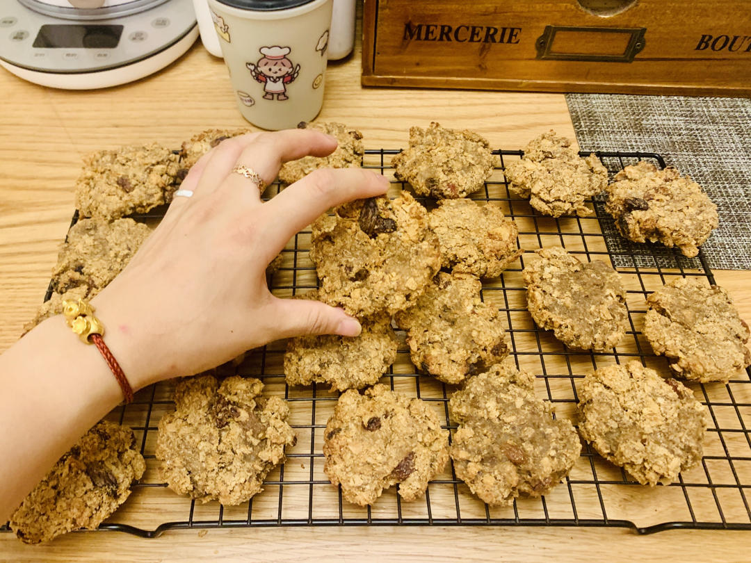 香蕉燕麦葡萄干曲奇饼