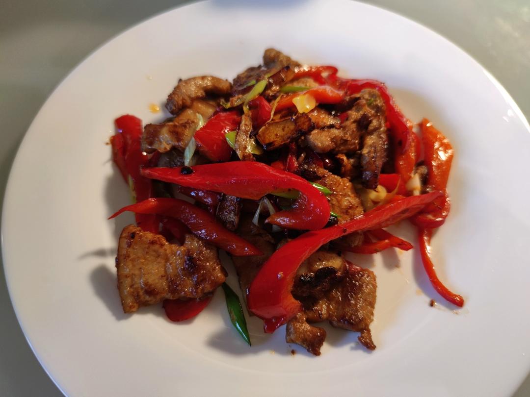 家常青椒干煸五花肉