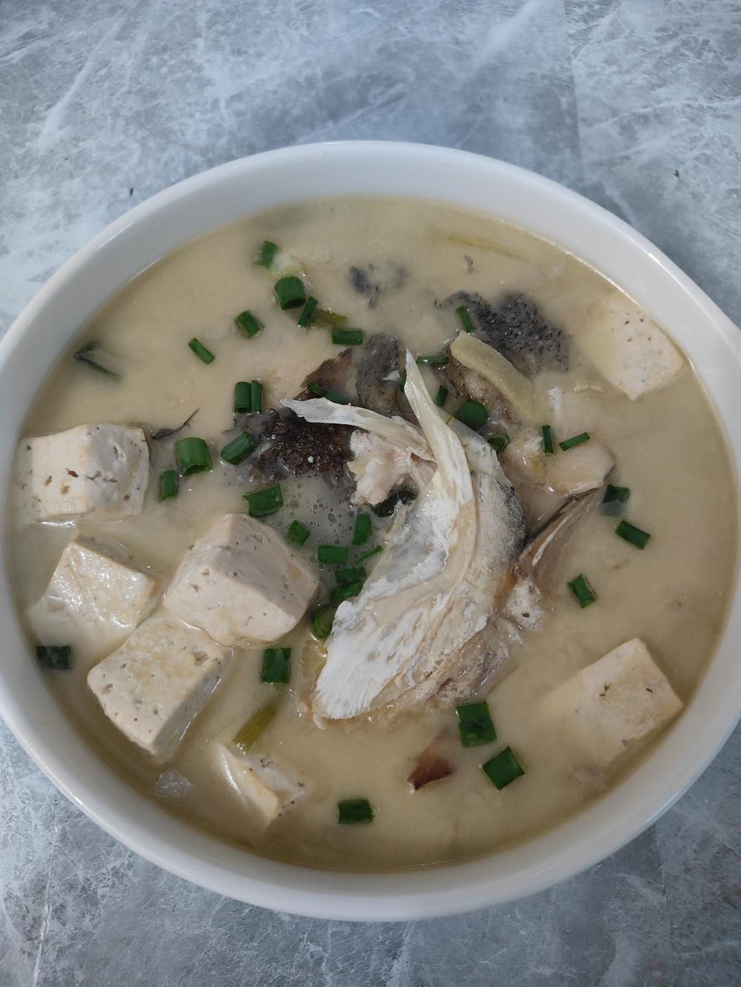 鲢鱼头炖豆腐汤