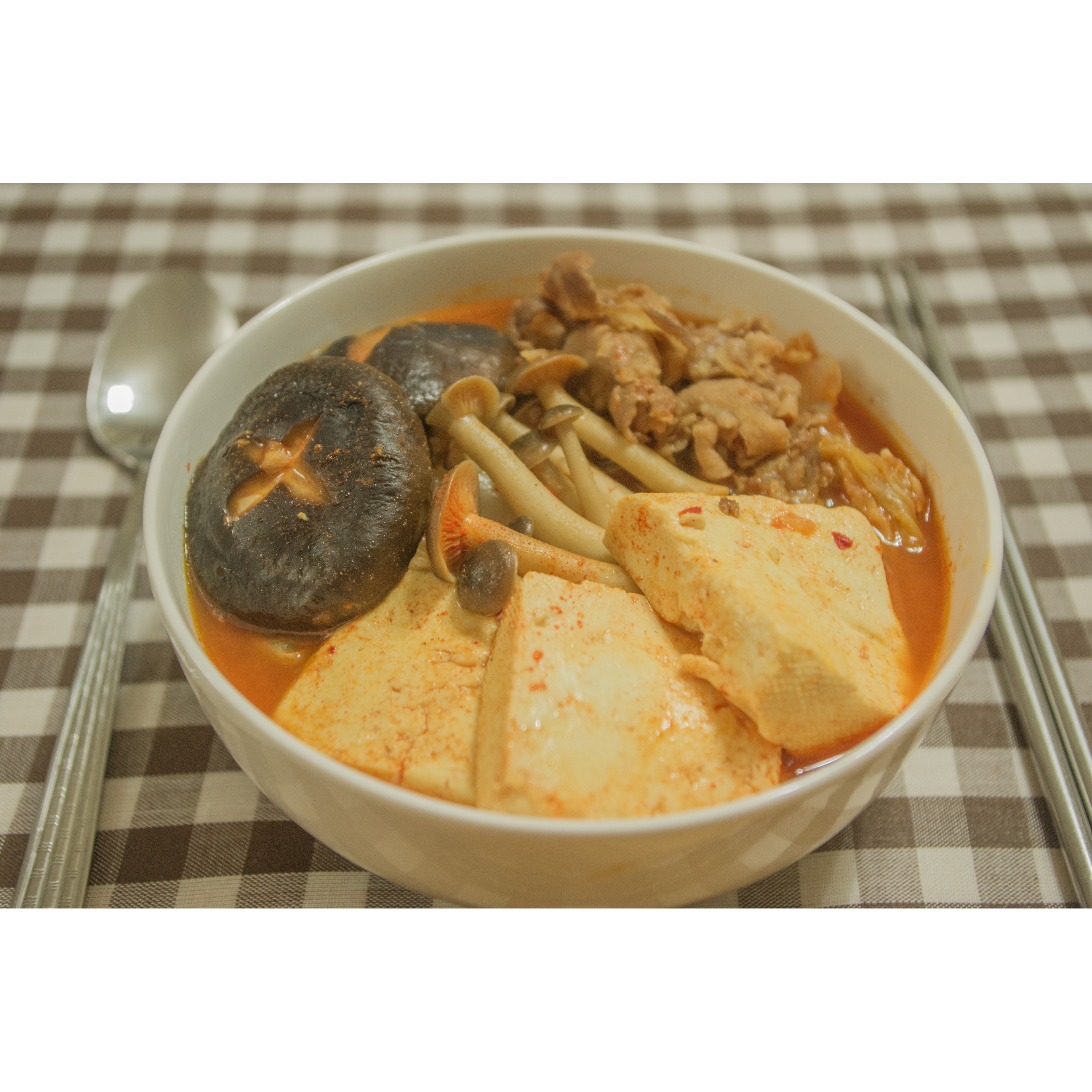 韩式鲜菌辣肥牛汤锅