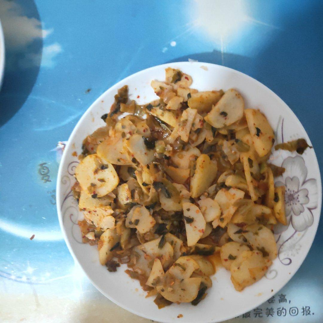 酸菜炒茨菇的做法