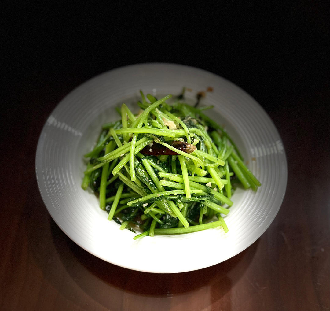吃不够的 爆炒茼蒿菜！
