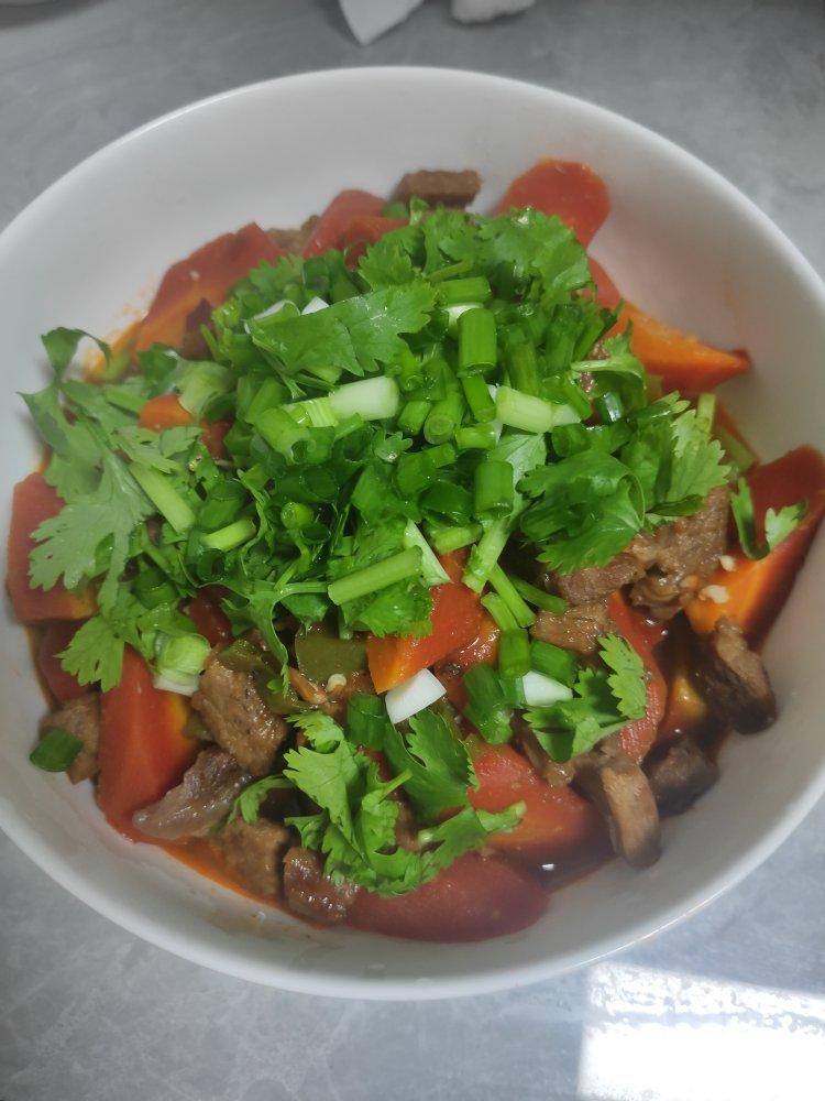 厨师长教你：“萝卜烧牛肉”的川味版做法，肉香四溢软烂入味