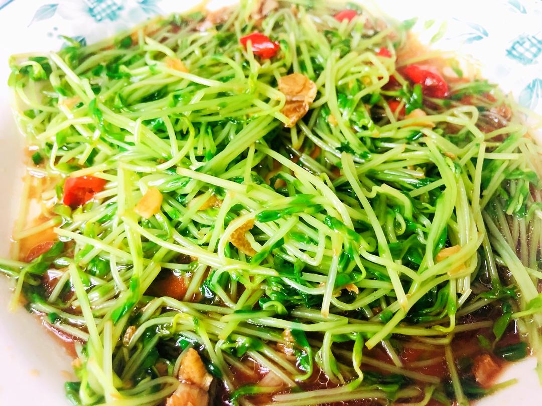 1勺生抽,1勺蚝油,1勺盐,1勺醋凉拌,特别好吃 赞 豌豆苗