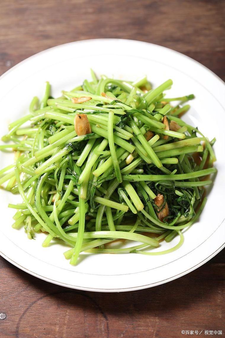 超级脆嫩的清炒水芹