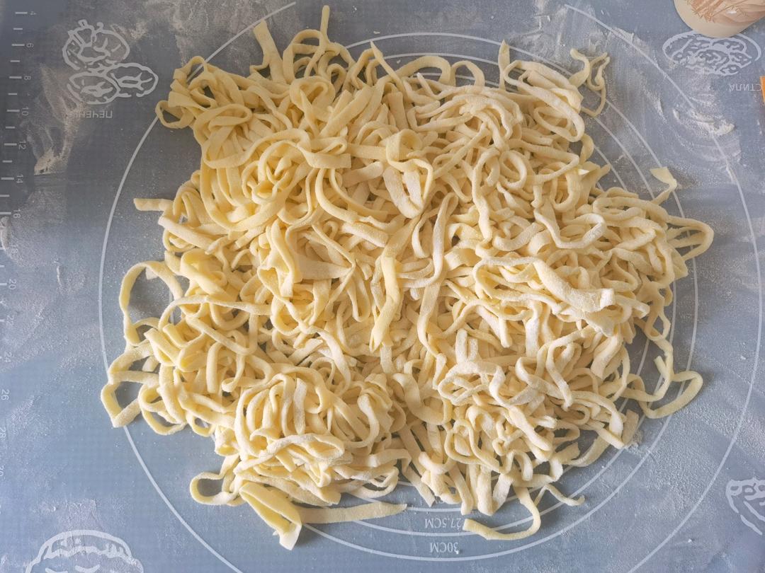 鸡蛋手擀面