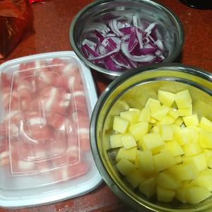 肥牛焖土豆🥔简易版的做法 步骤1