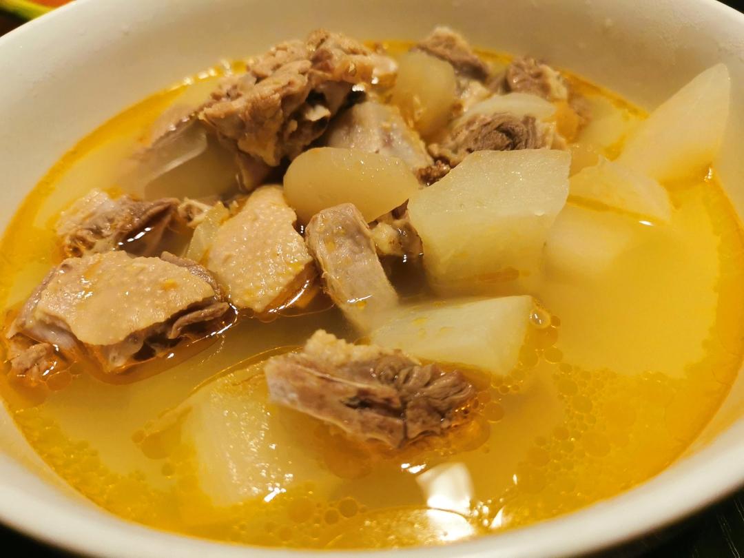 萝卜比鸭好吃的酸萝卜老鸭汤（也可以作为火锅底料呢）