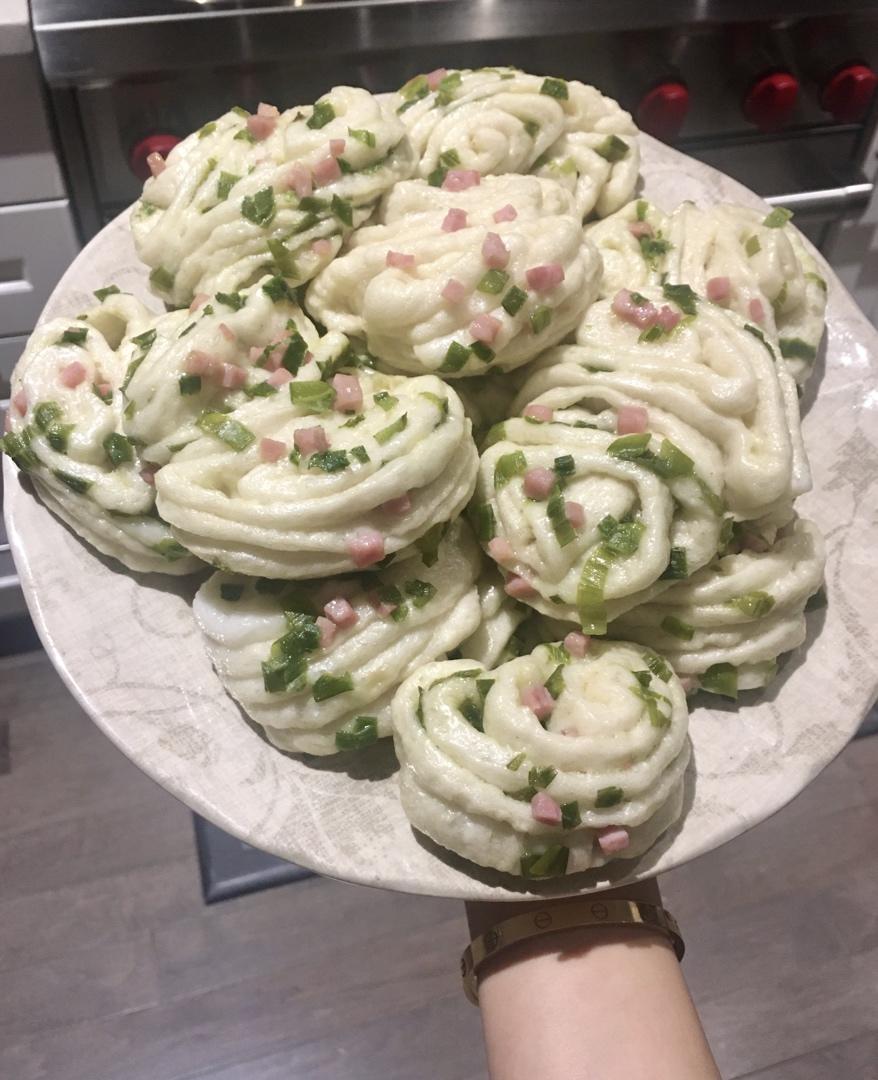 最好吃的火腿葱香花卷—附让葱不变黄的小窍门