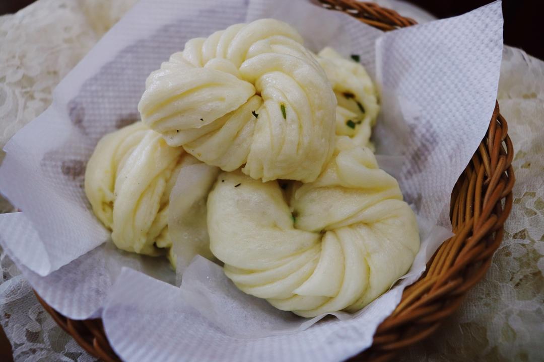 一次发酵就能松软好吃的葱油花卷