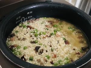 川味豌豆腊肉酒米饭的做法 步骤8