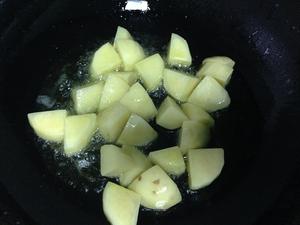 土豆焖排骨的做法 步骤2
