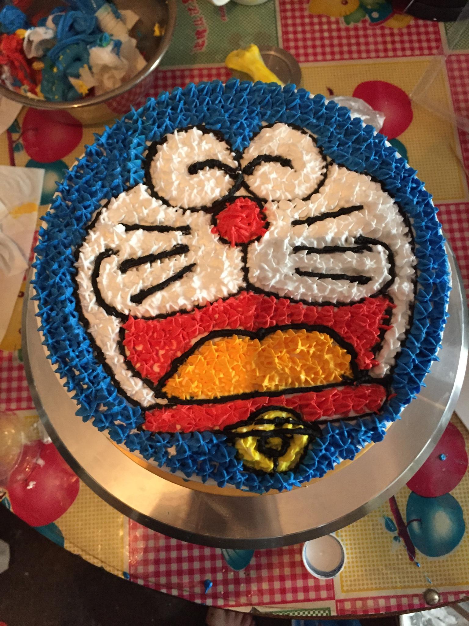 哆啦A梦裱花蛋糕的做法