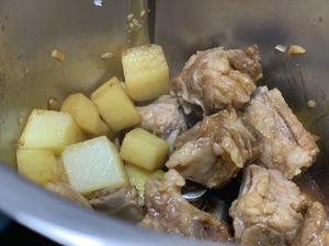 小美 土豆排骨焖饭的做法 步骤1