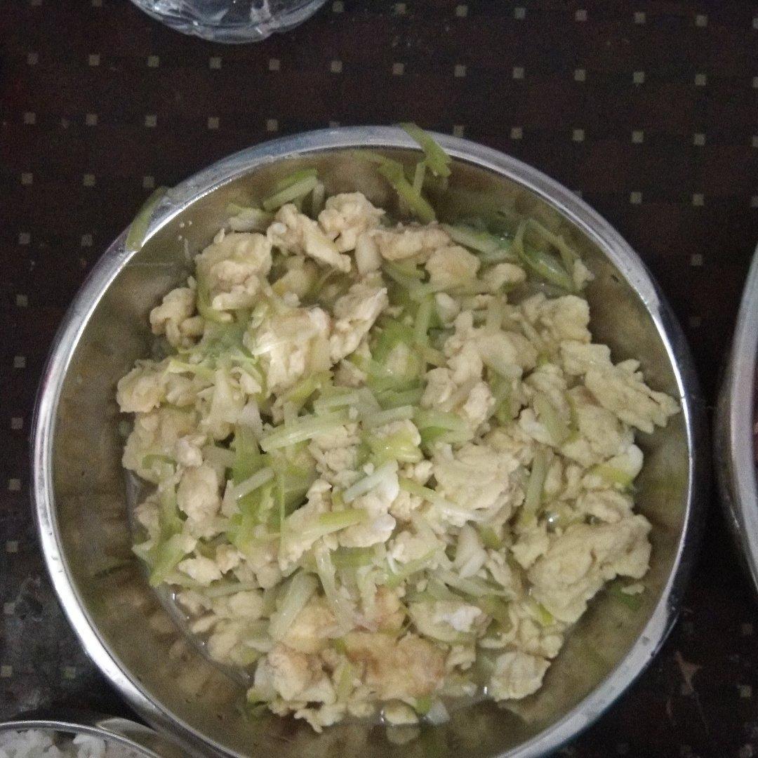 蒜黄炒鸡蛋