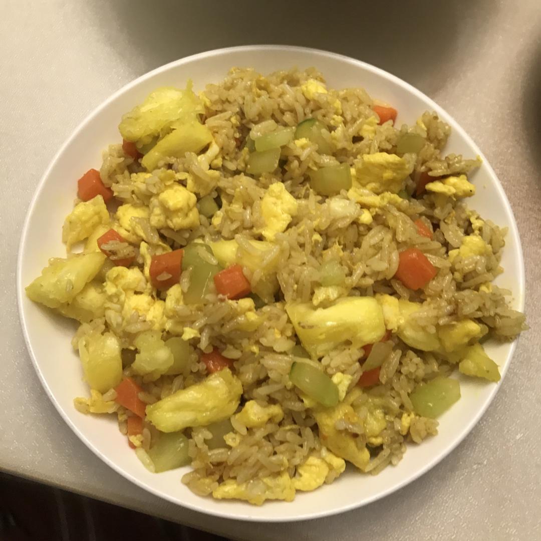 避风塘菠萝咖喱炒饭