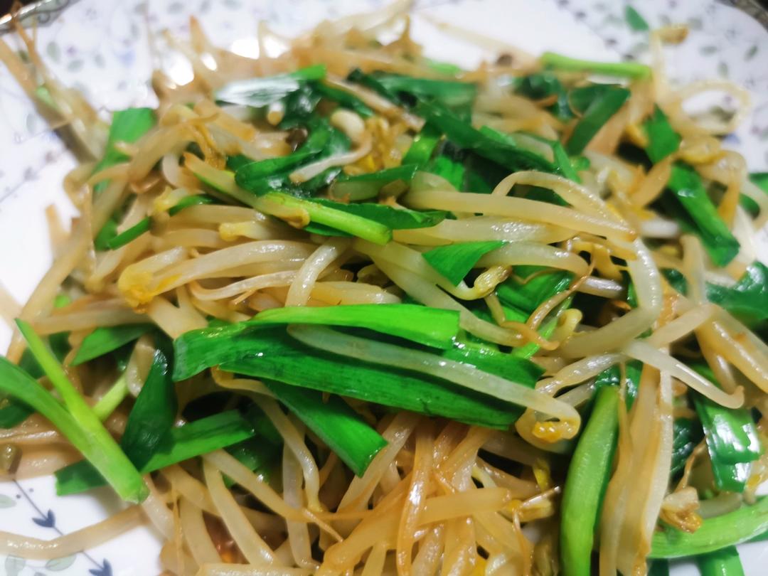 绿豆芽炒韭菜