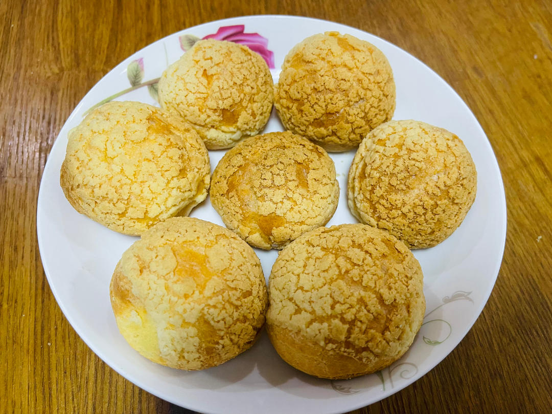 一口就爆浆的卡士达酥皮泡芙