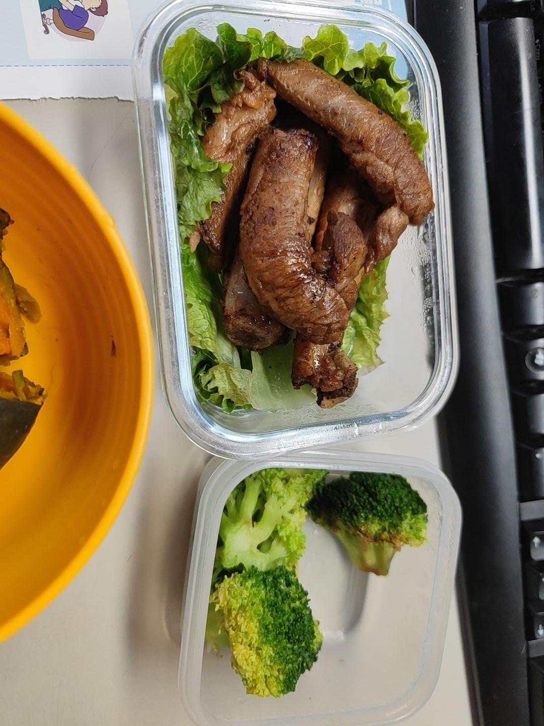 外焦里嫩！好吃到舔手指的蒜香烤排骨