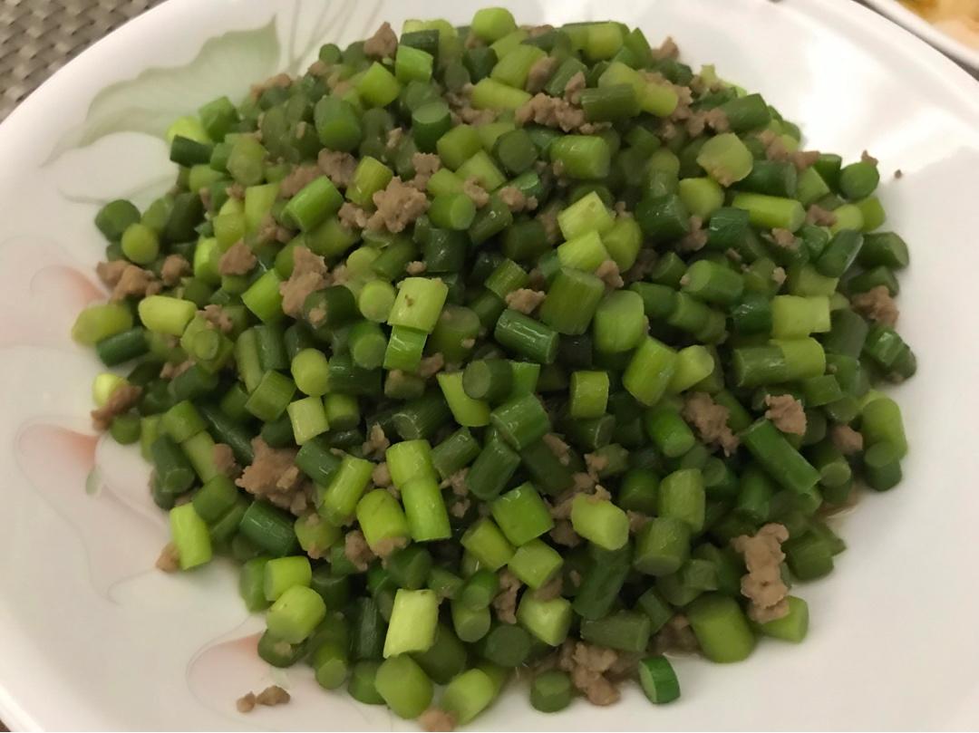 超级下饭的蒜苗肉末