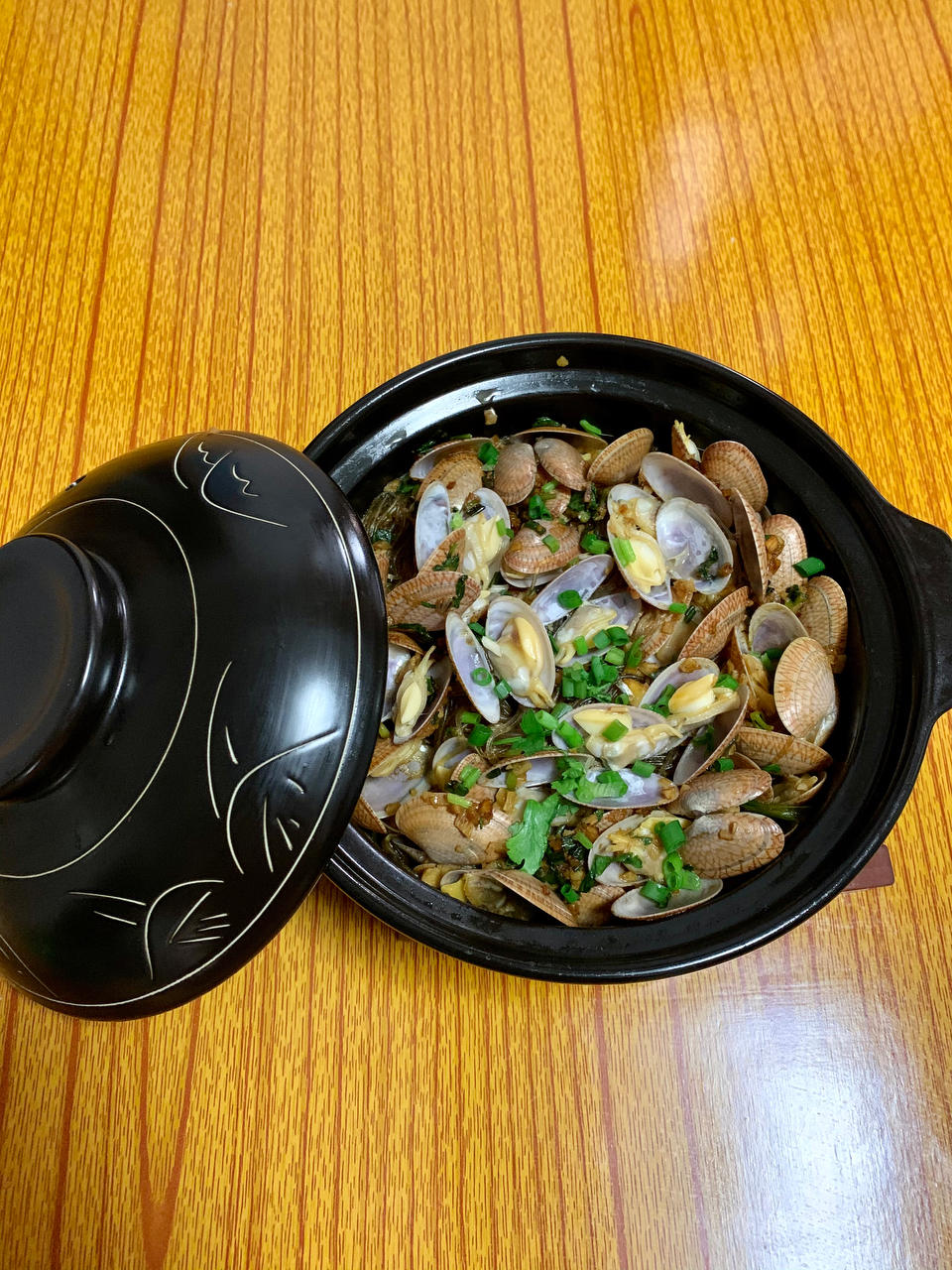 砂锅花甲粉丝煲