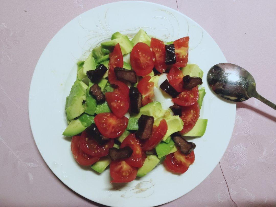 牛油果牛粒鸡蛋沙拉