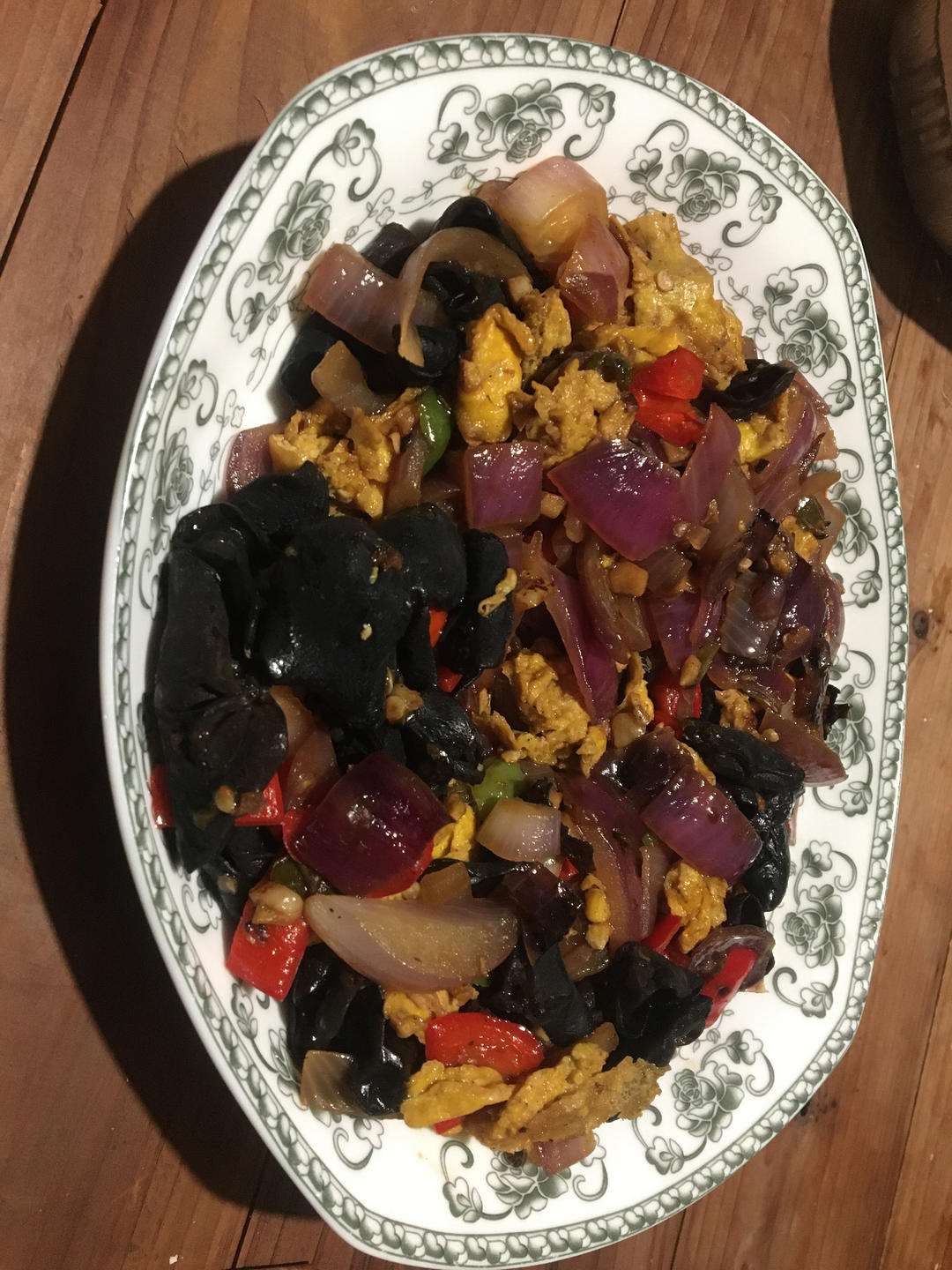 洋葱黑木耳炒鸡蛋