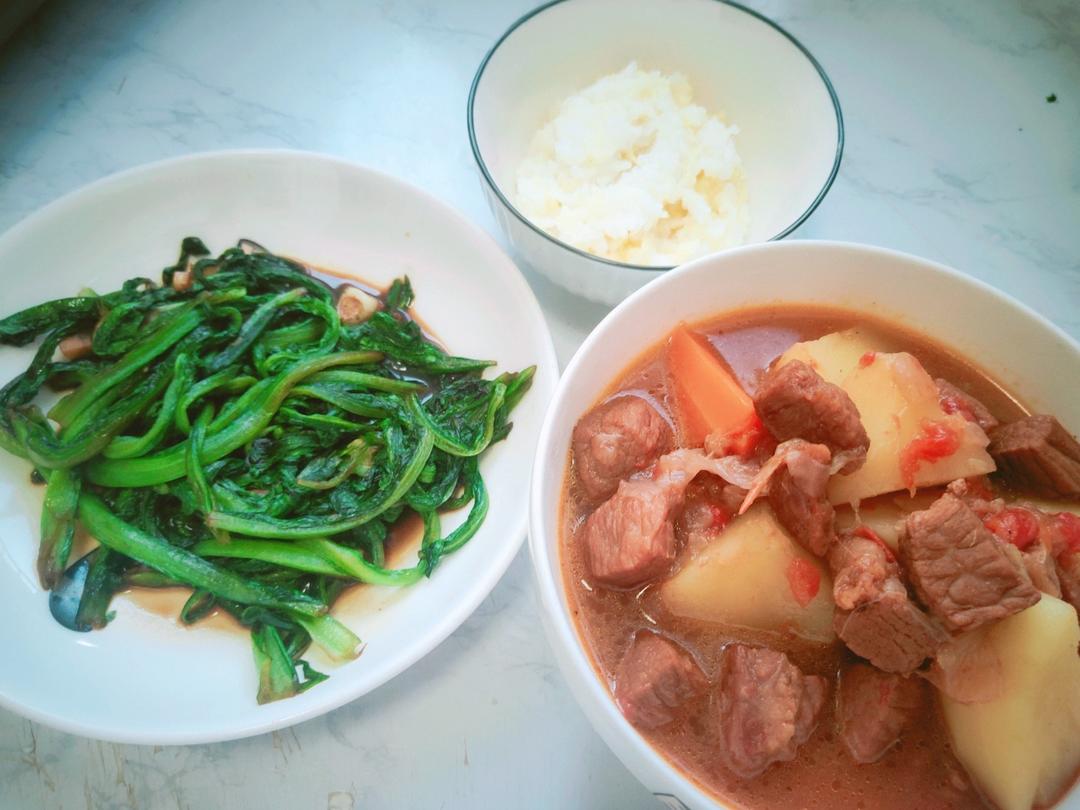 番茄土豆牛肉砂锅