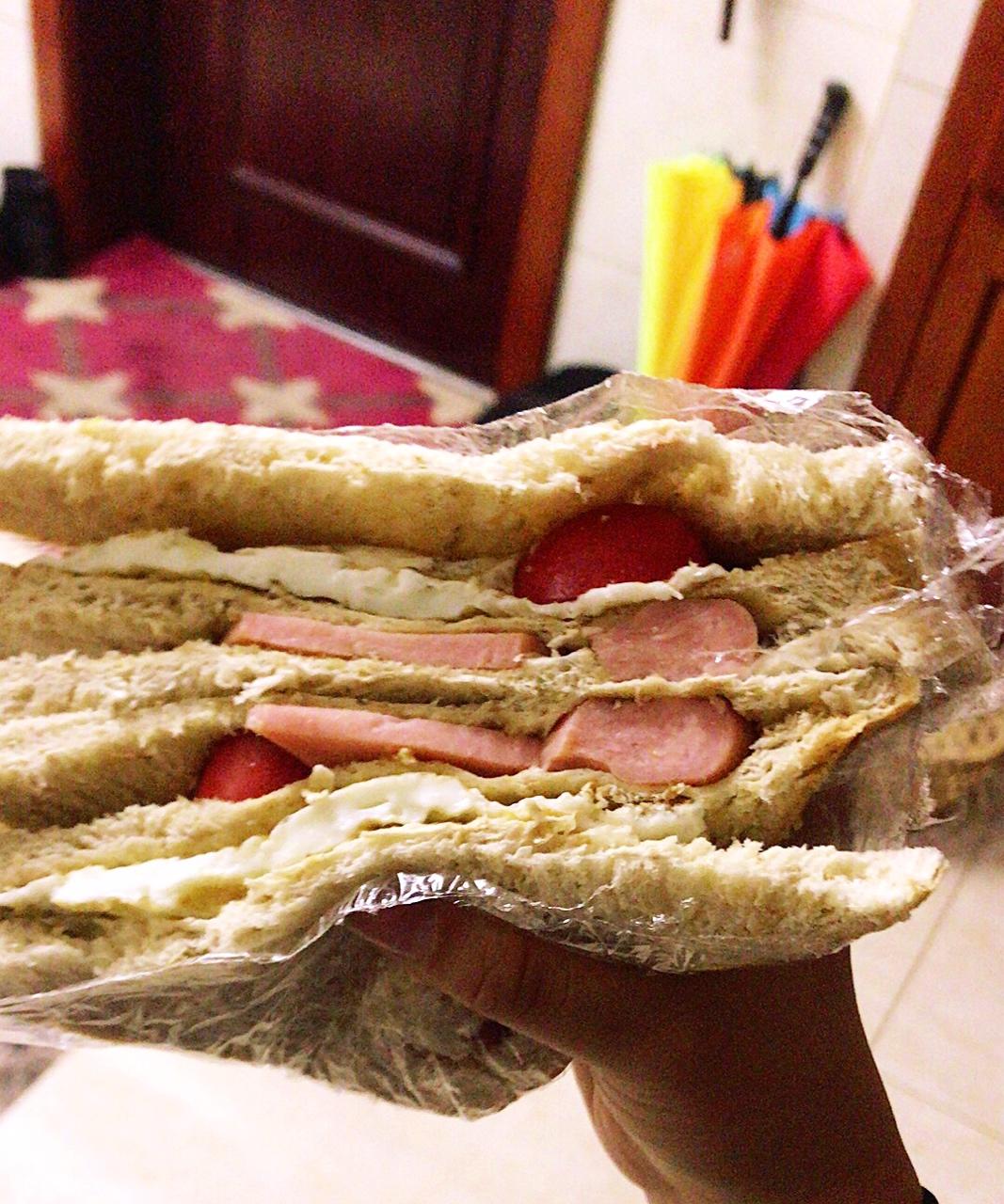 火腿蛋三明治