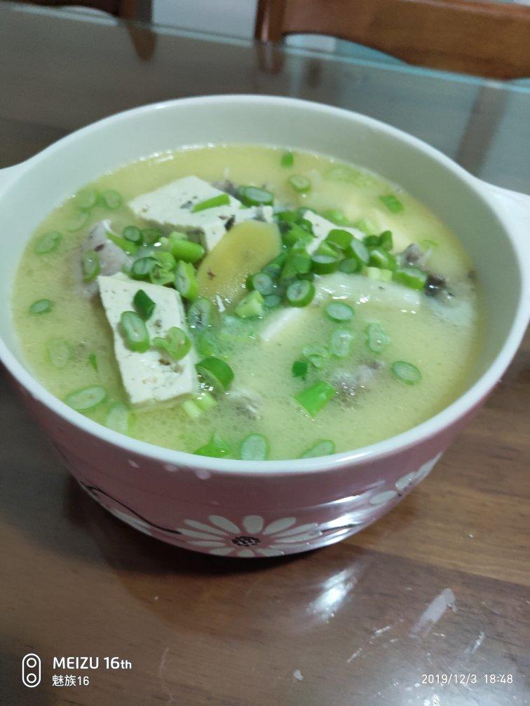 奶白鲫鱼豆腐汤|一条鱼最后的温柔