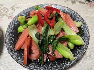 火腿肠炒小青菜的做法 步骤1