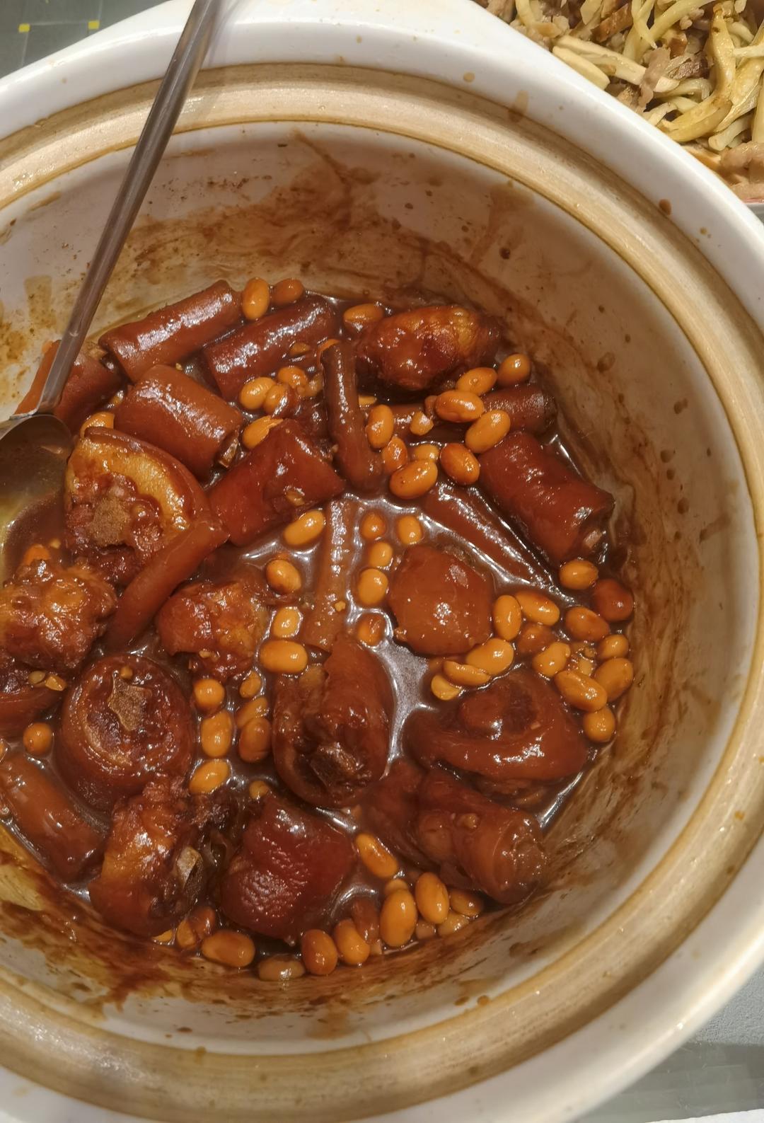 南乳黄豆焖猪尾+排骨