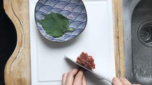 孤独的美食家 | 紫苏梅子银鱼干烧饭的做法 步骤3