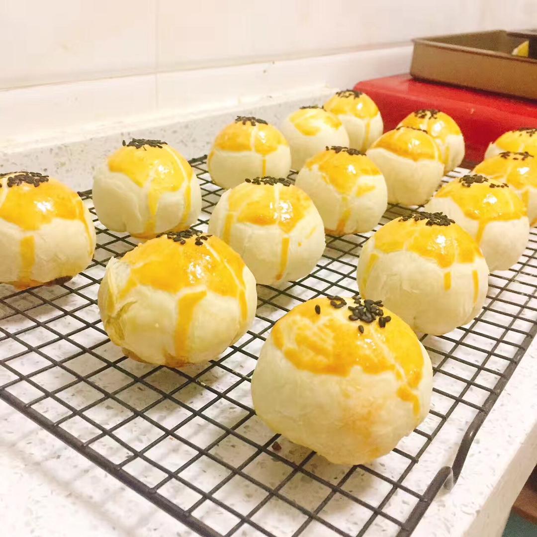 掉渣渣的蛋黄酥（超详细的方子）