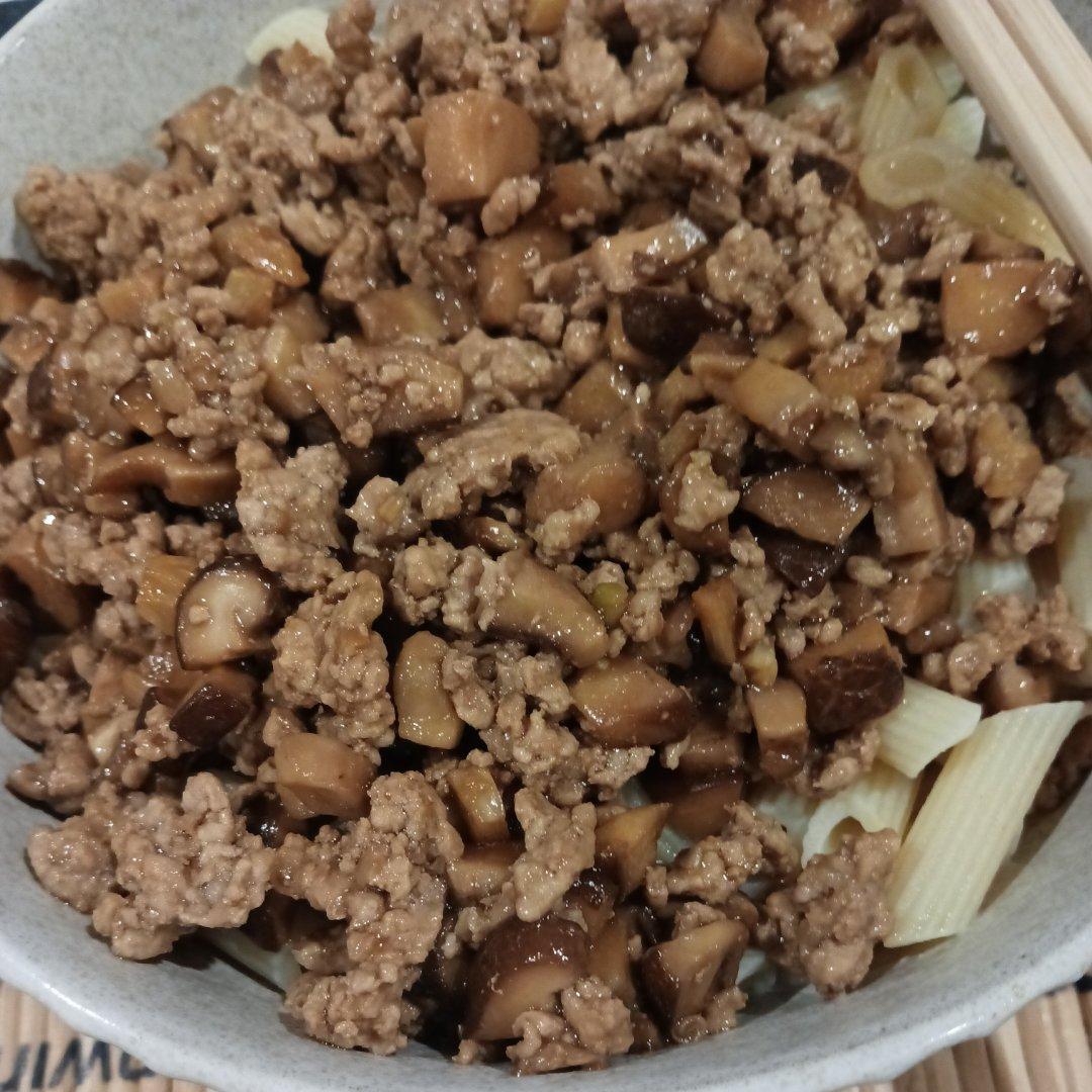 香菇肉末酱拌意面