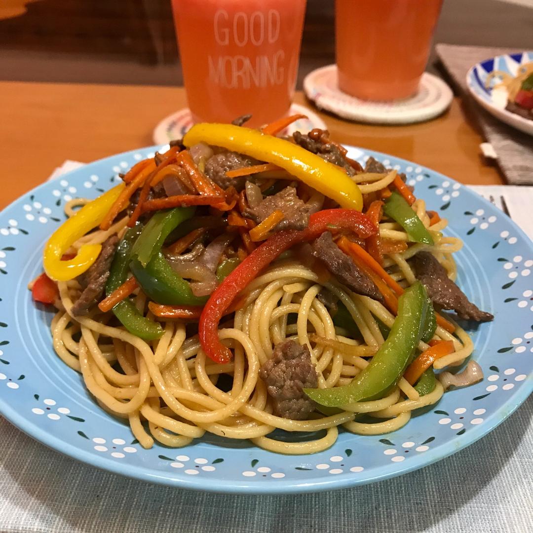 黑椒牛柳炒意面