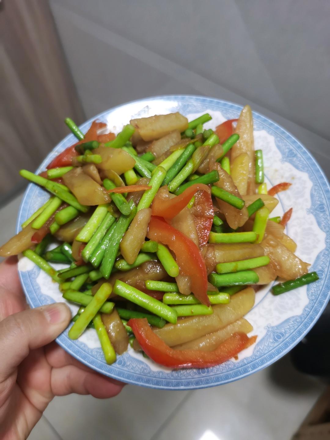 土豆炒蒜苔