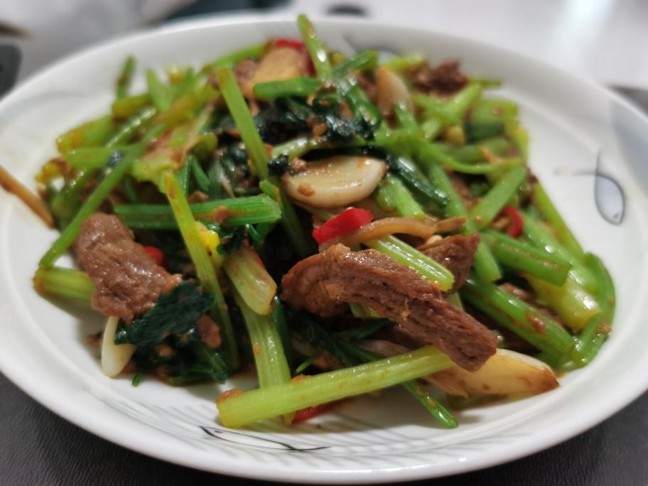 西芹炒牛肉