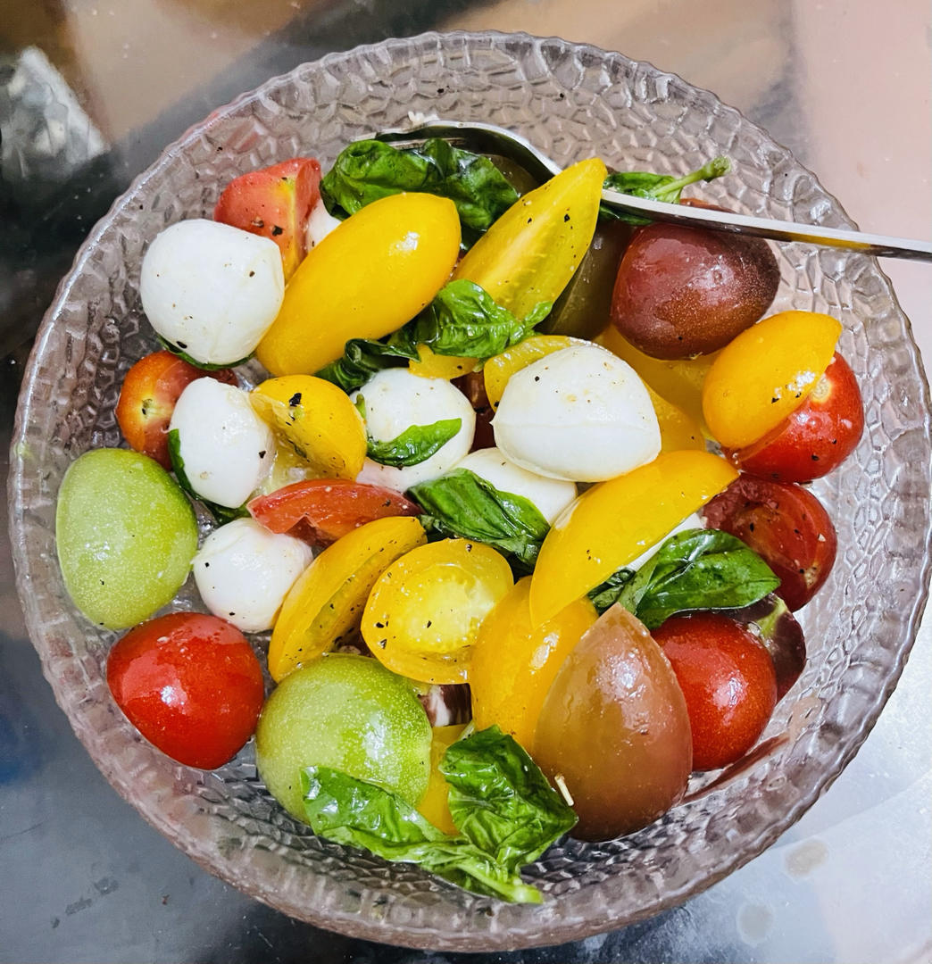 Mozzarella水牛芝士，番茄沙拉