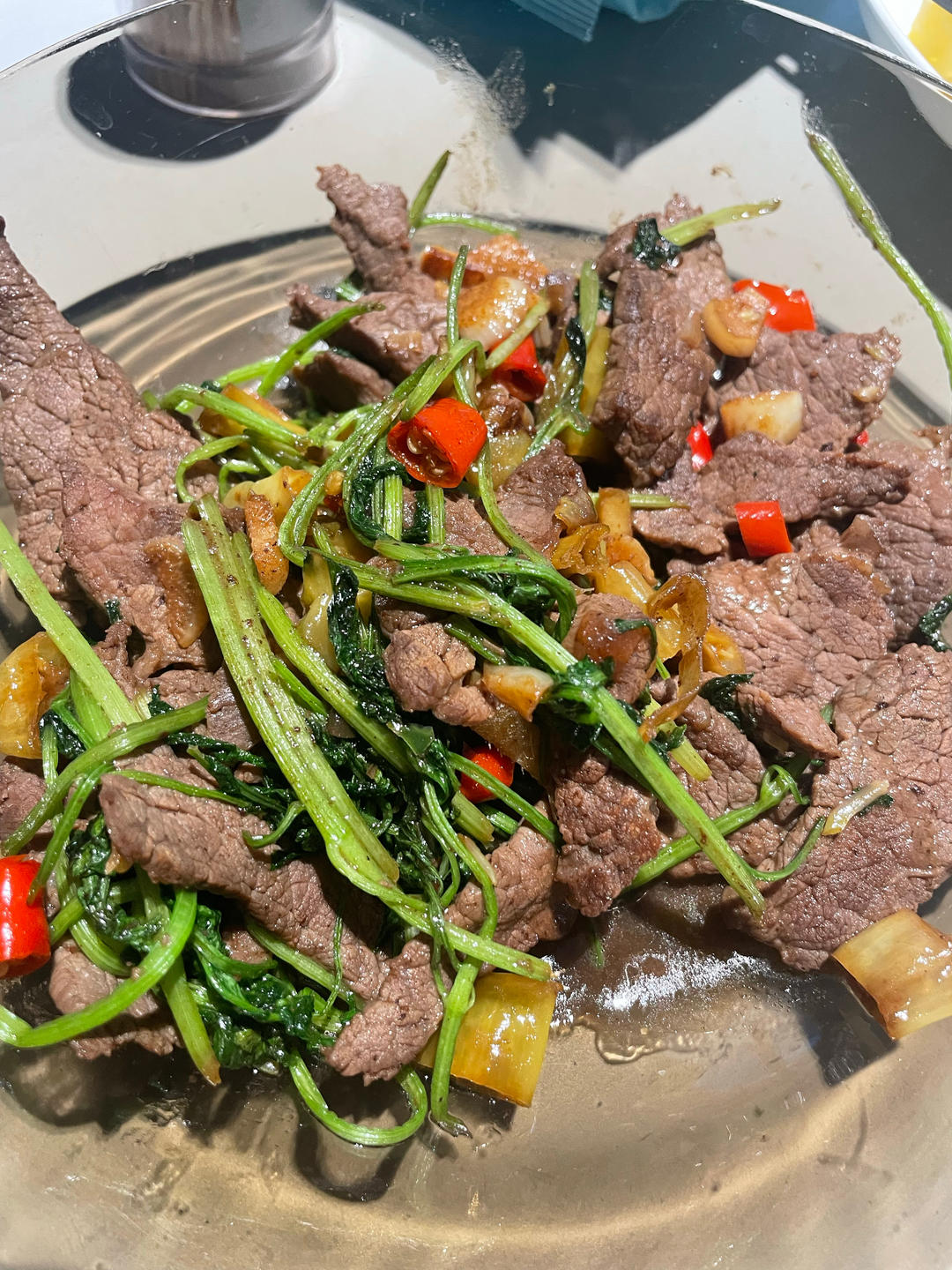 香菜炒牛肉，香辣下饭，爱吃香菜的朋友看过来，拌饭绝了