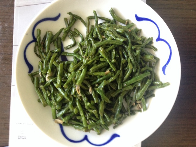 蒜炒豇豆（长豆角）