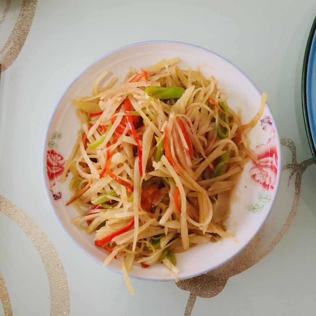 家常素菜西红柿炒土豆丝（番茄炒土豆丝）