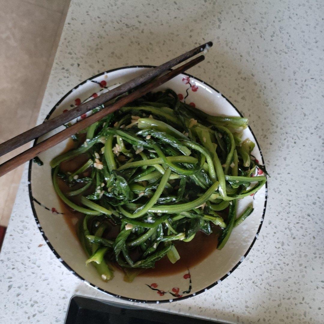 蒜蓉耗油清炒油麦菜，减脂快手菜，宝宝超爱，傻瓜步骤，屡试不爽，好吃且下饭，鲜香爽口！！