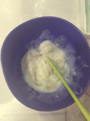 补水效果超级好的香蕉酸奶面膜的做法 步骤3