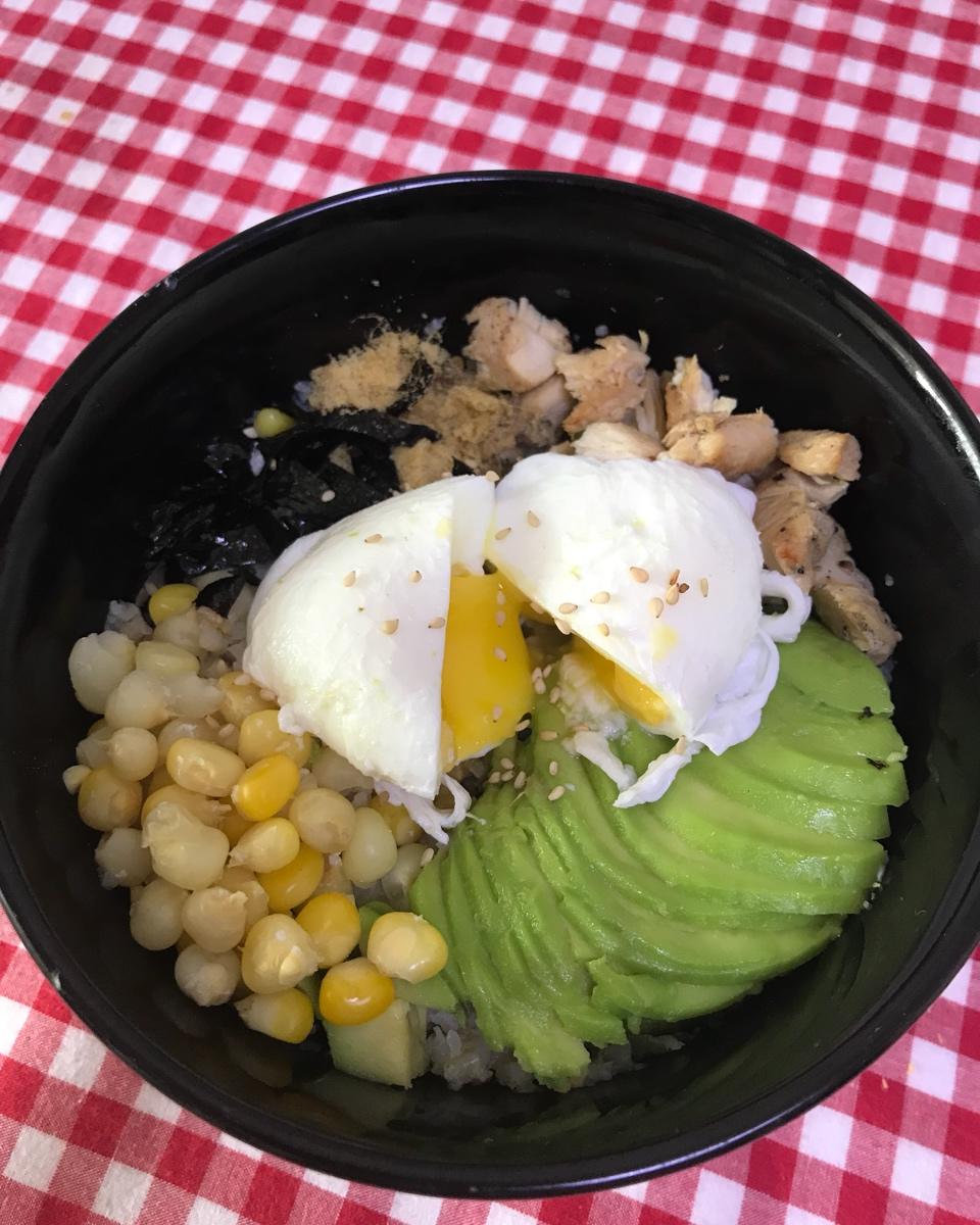 牛油果海苔肉松拌饭