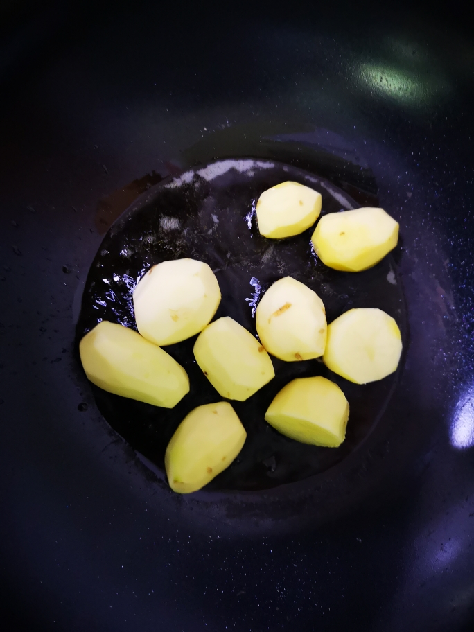 香煎奶香小土豆的做法 步骤3